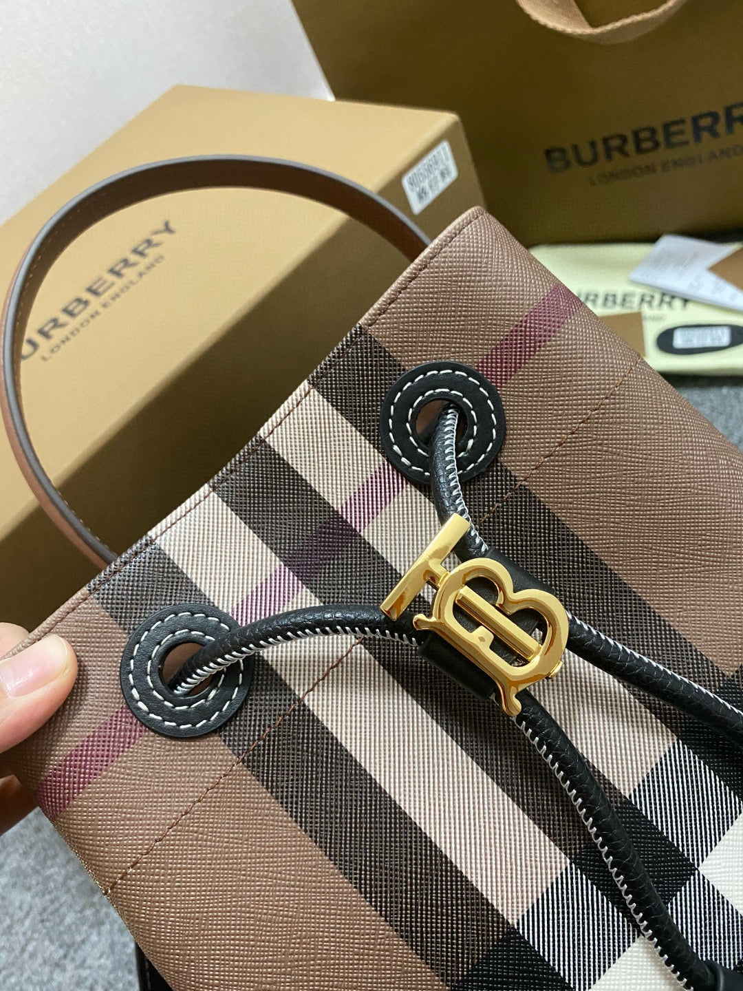 Burberry London Mini Bucket Bag(16CM*26CM*26CM)