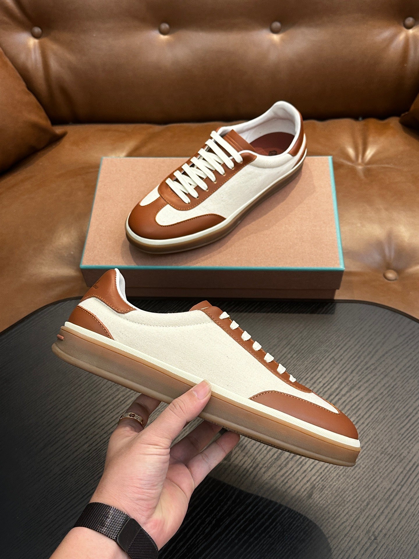 LP Sneakers