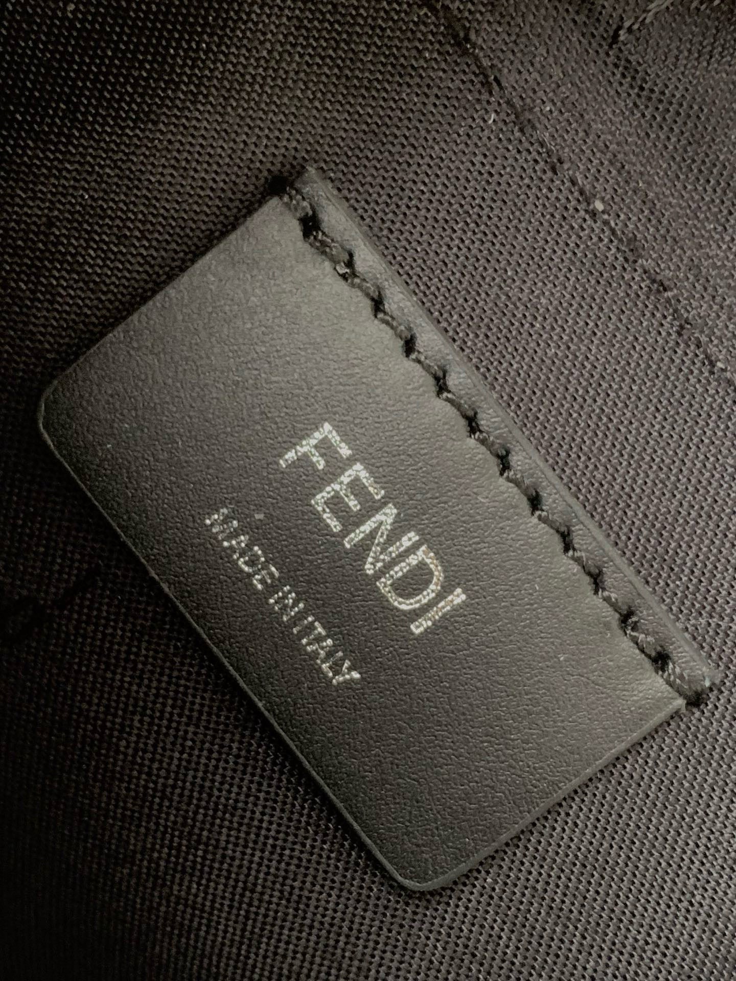 FENDI MESSENGER BAG 17.5*6.5*14