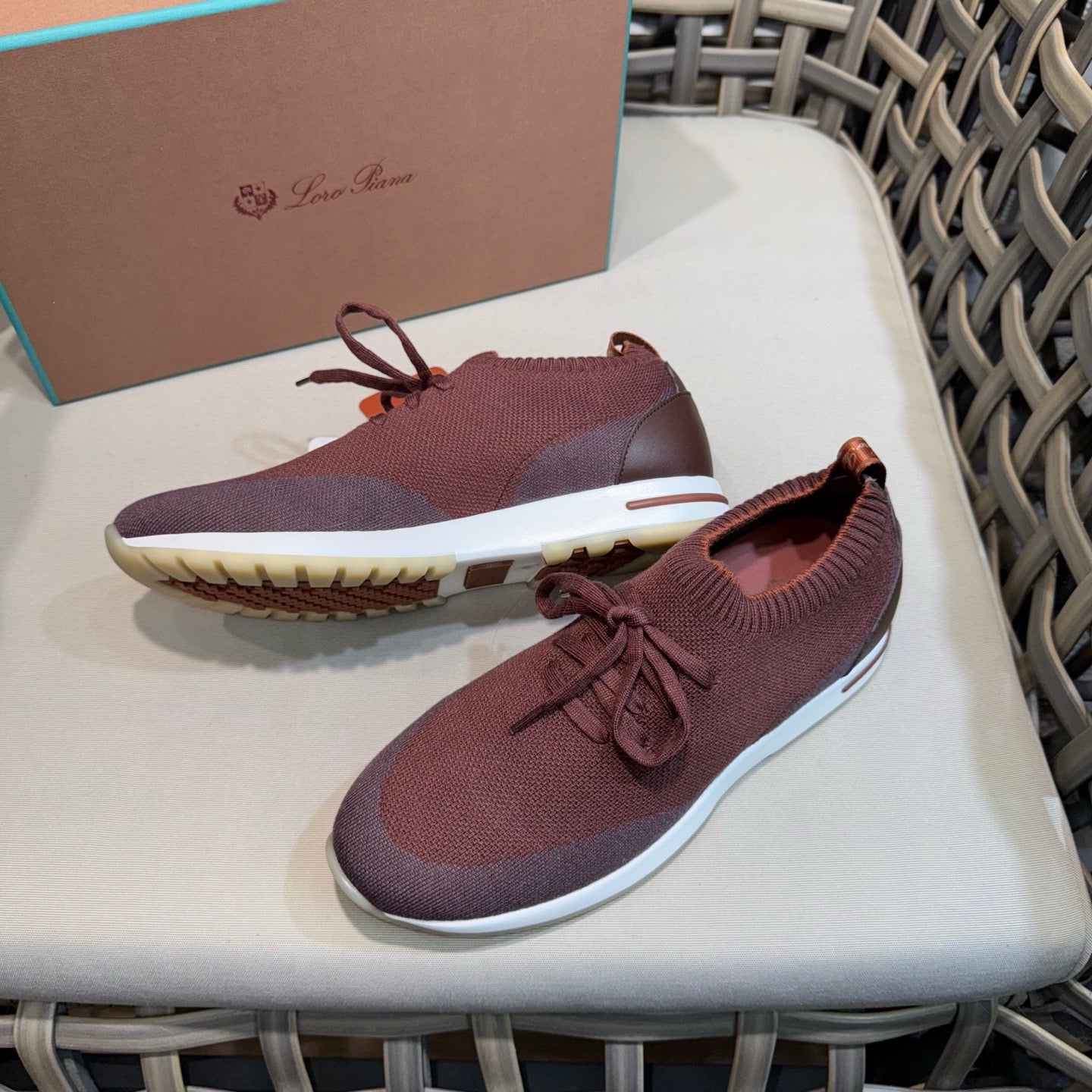 LP Sneakers