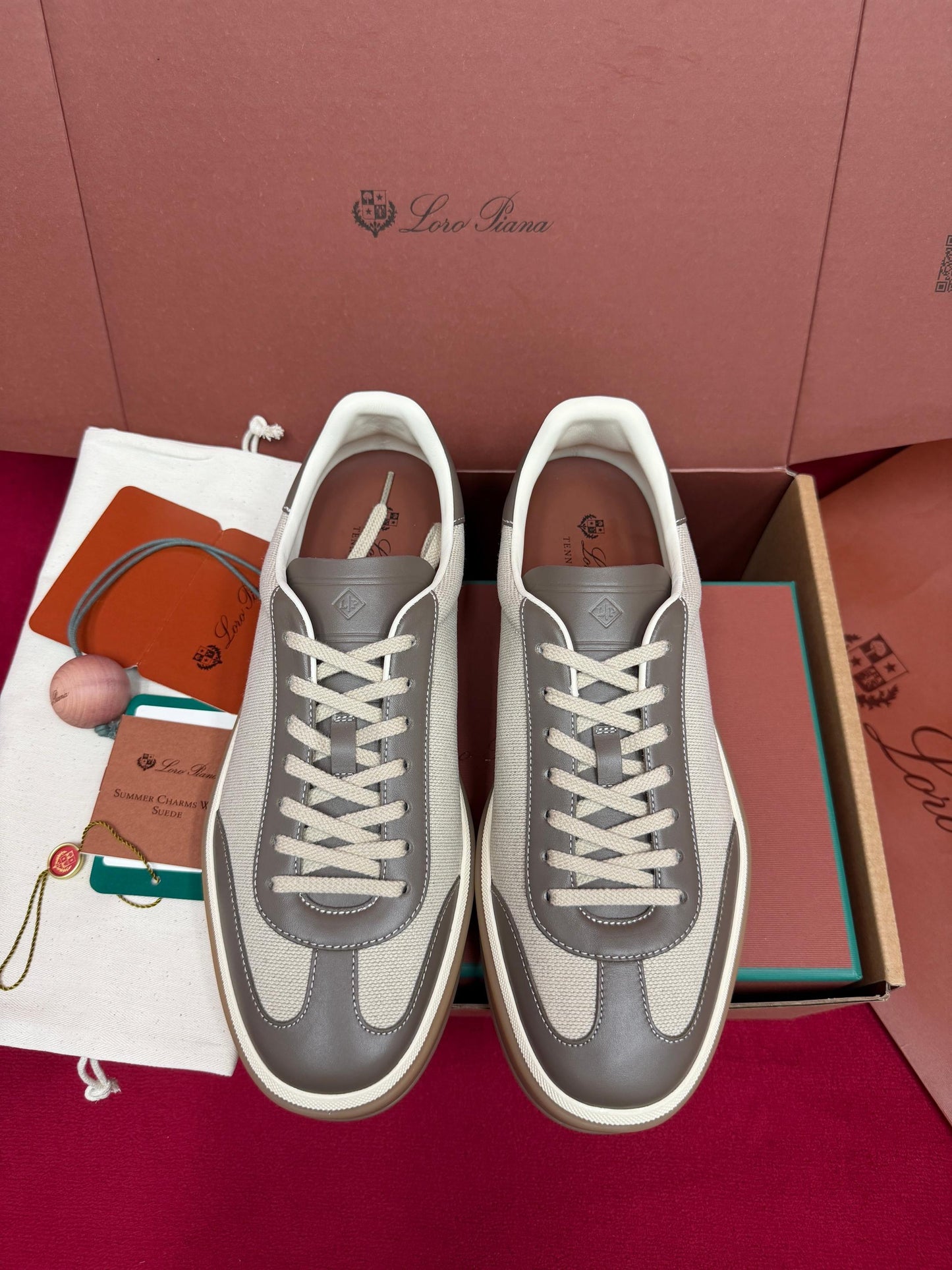 LP Sneakers
