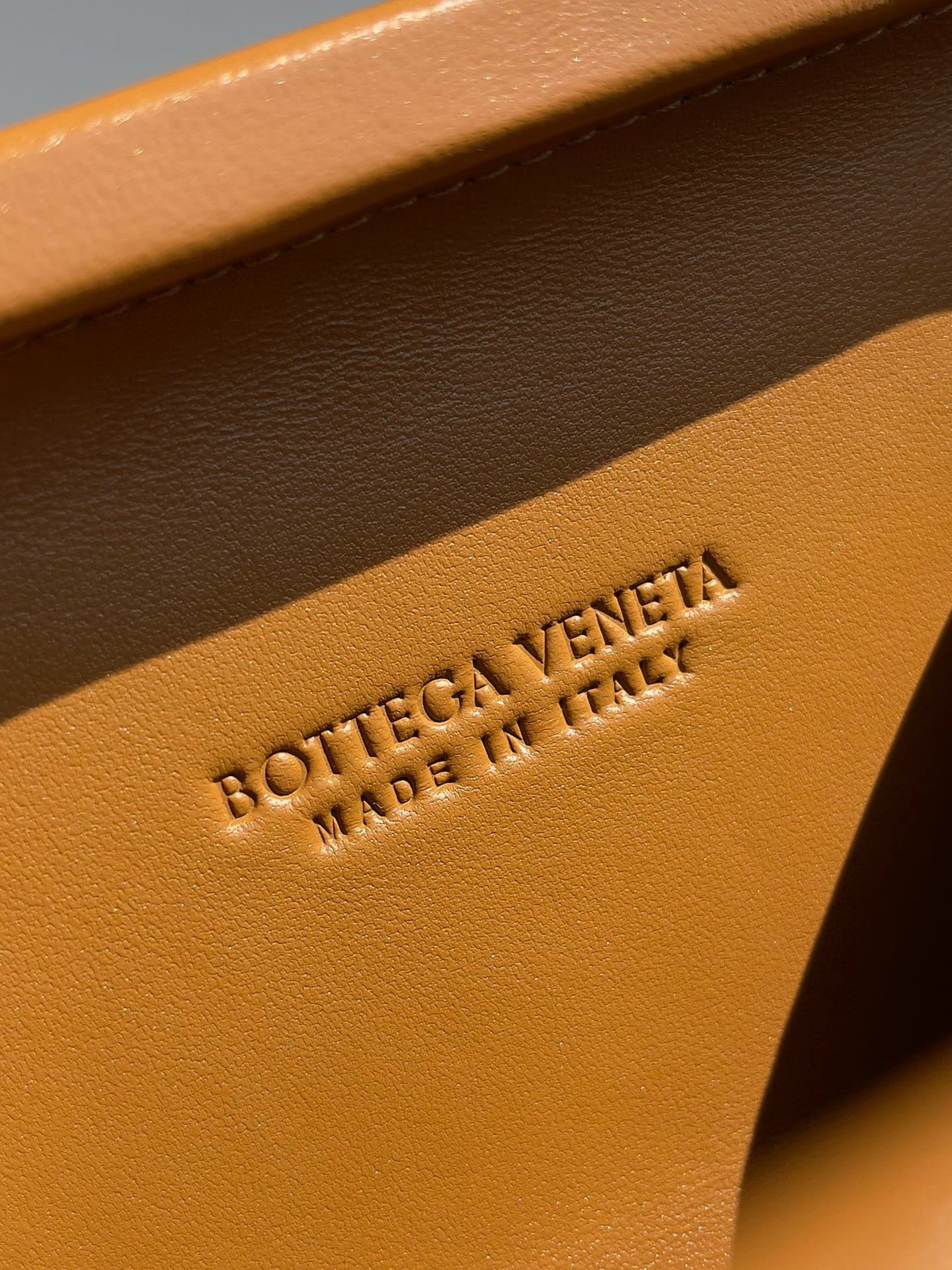 BV Knot Foulard Intrecciato Shoulder Bag