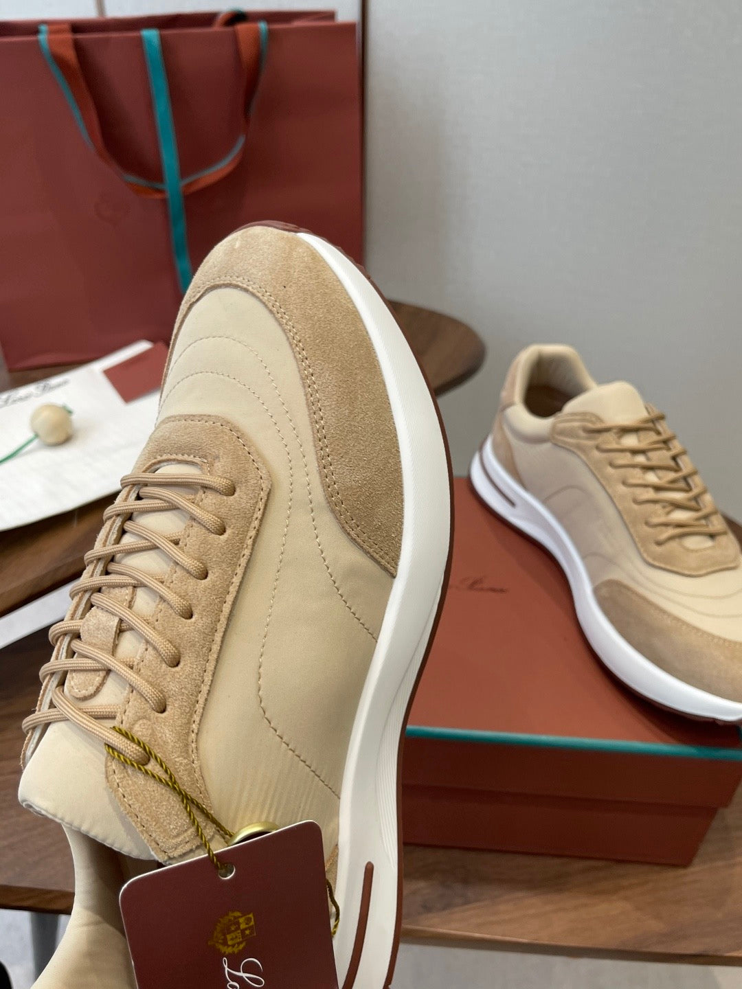 LP Sneakers