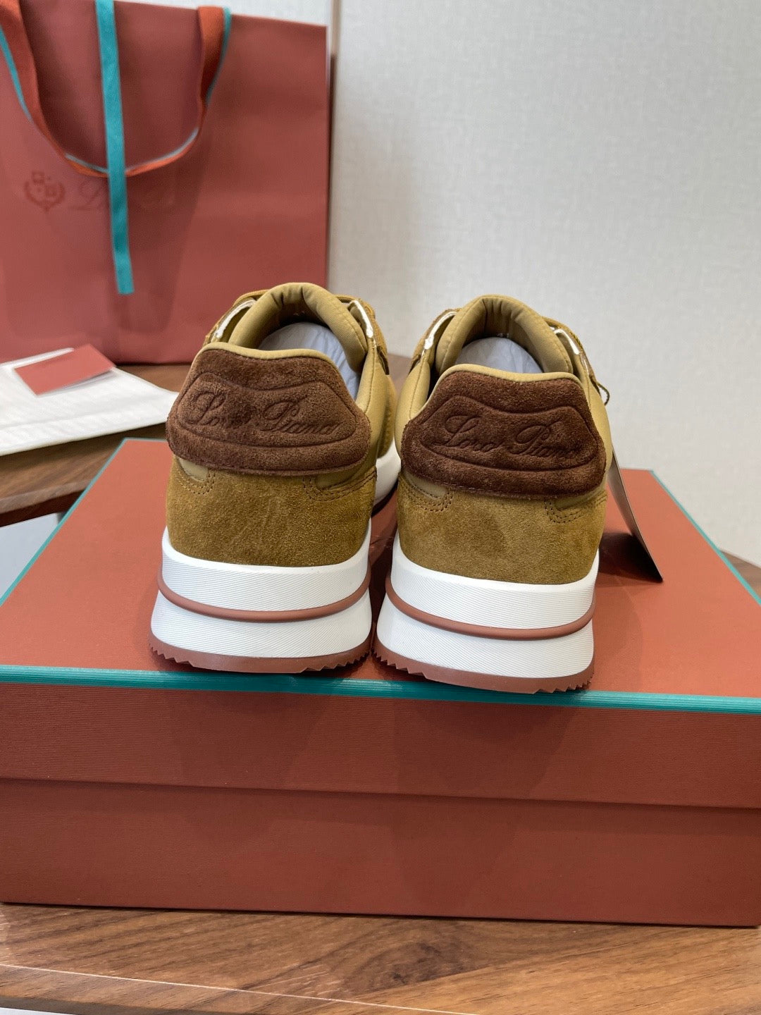 LP Sneakers