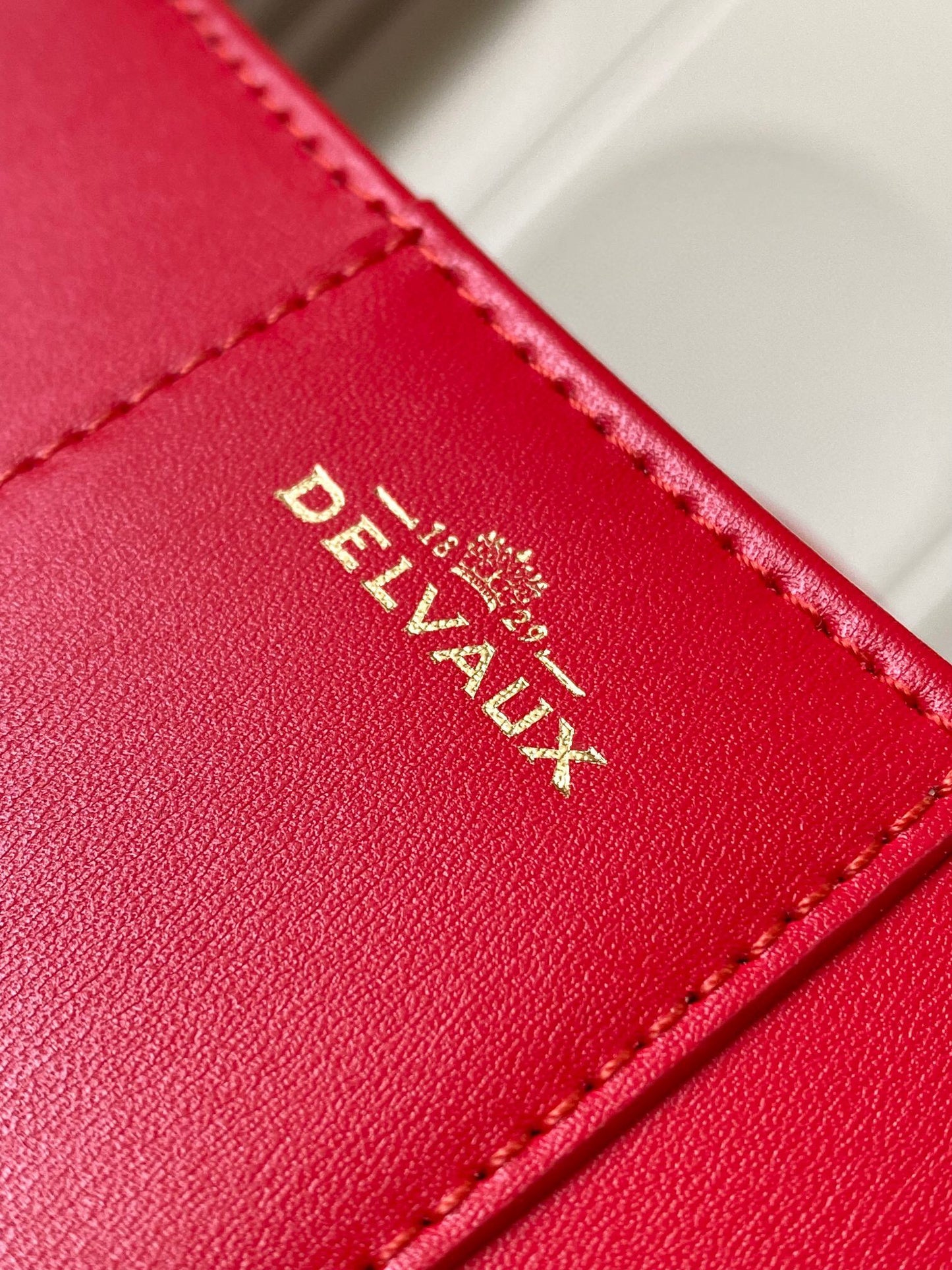 Delvaux Sling Bag (20＊10＊16 cm)