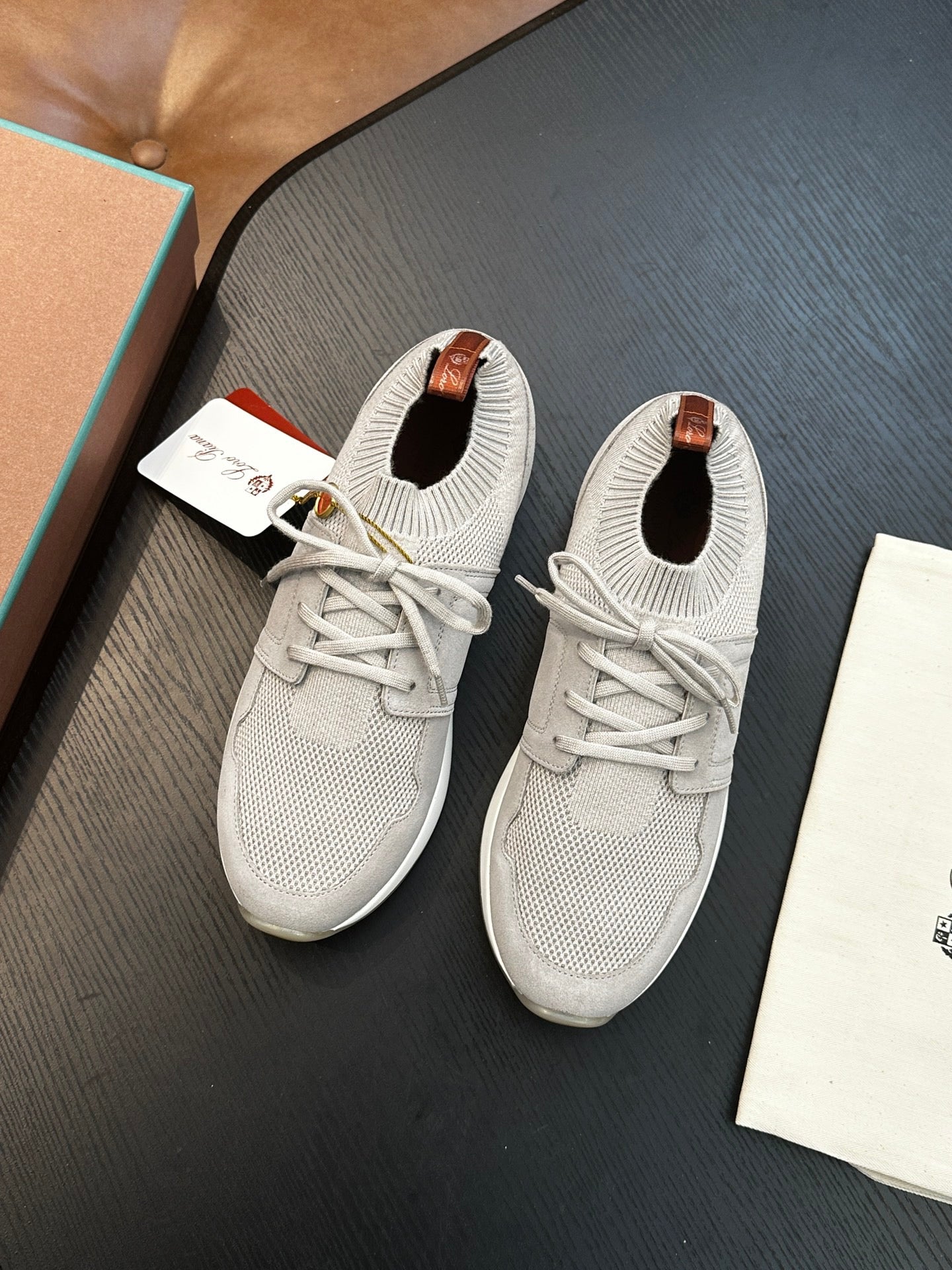 LP Sneakers