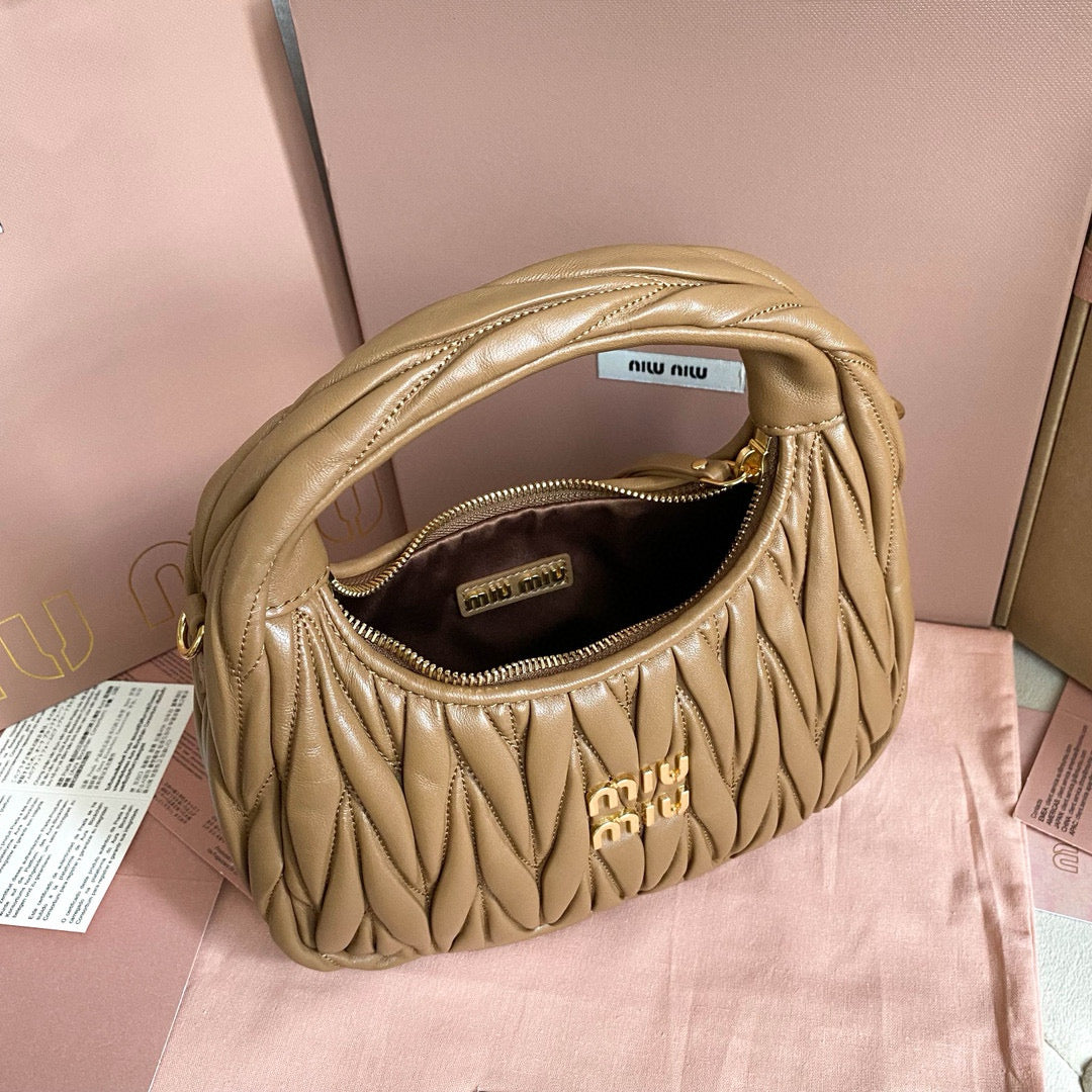 Miu Miu Wander Bag 20x23x6cm
