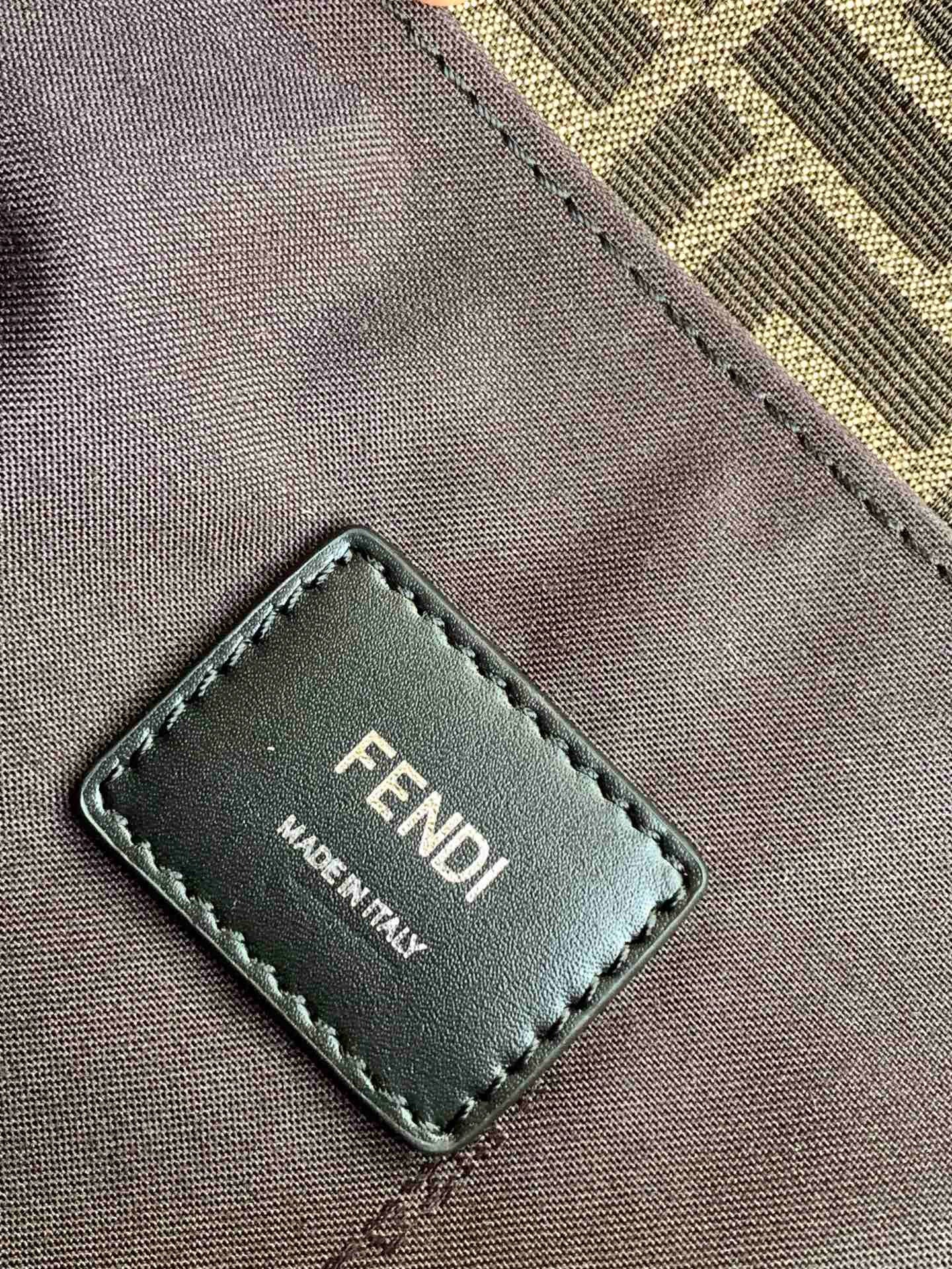 FENDI MESSENGER BAG 20.5*7*24