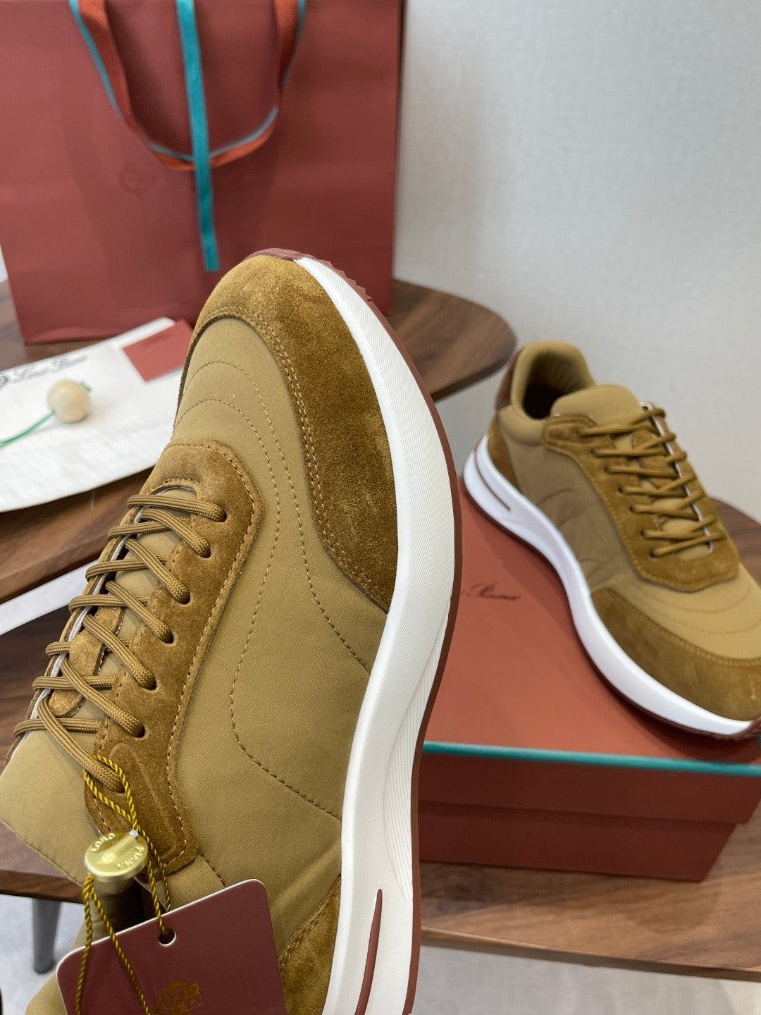 LP Sneakers