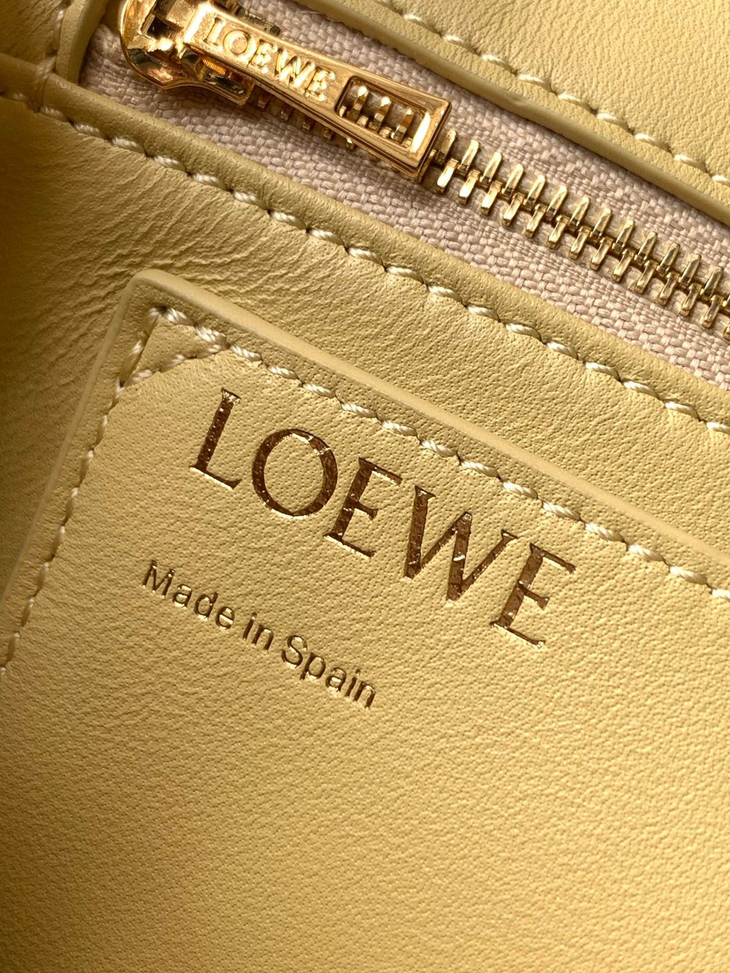Loewe Goya Puffer