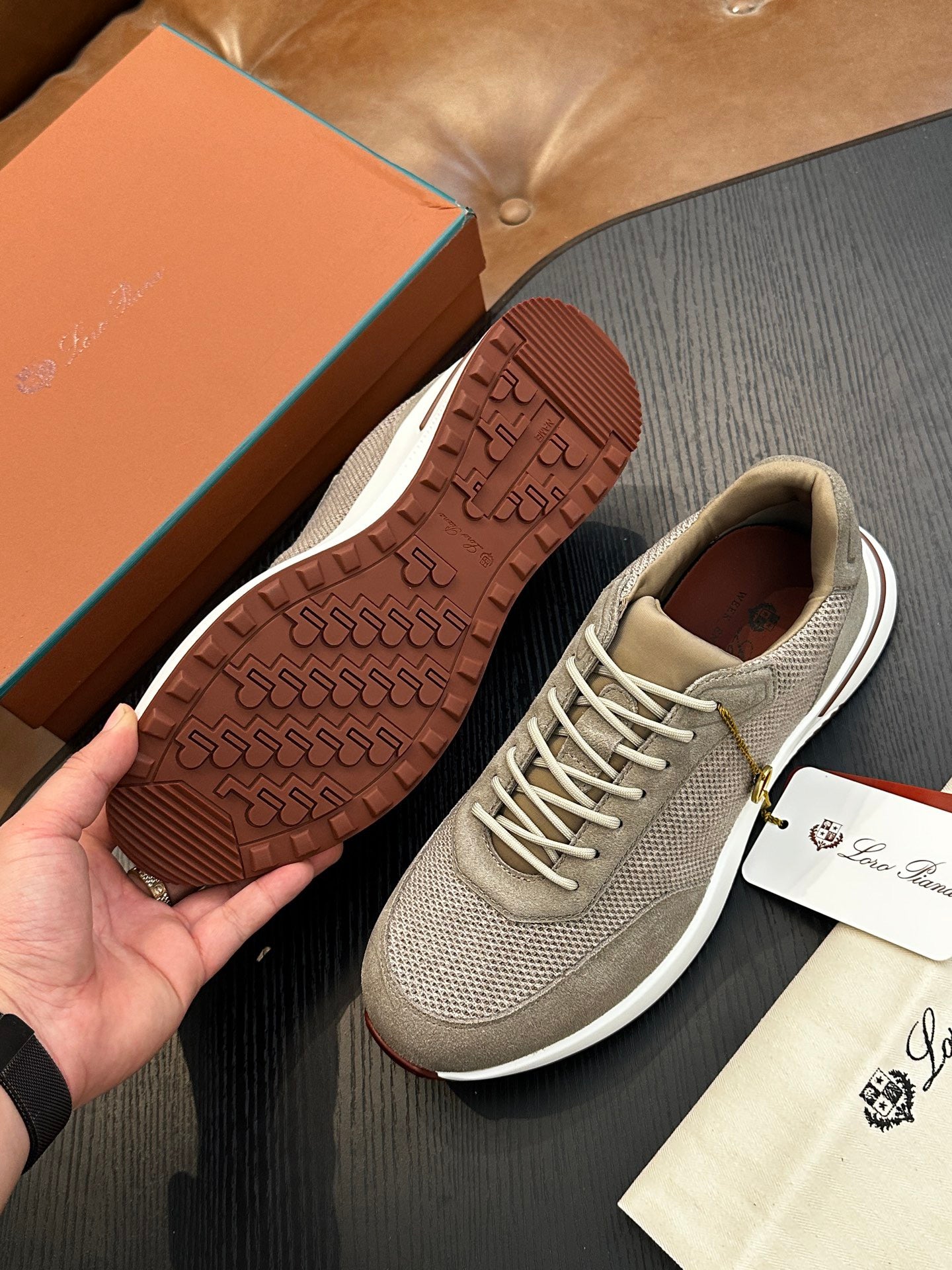 LP Sneakers