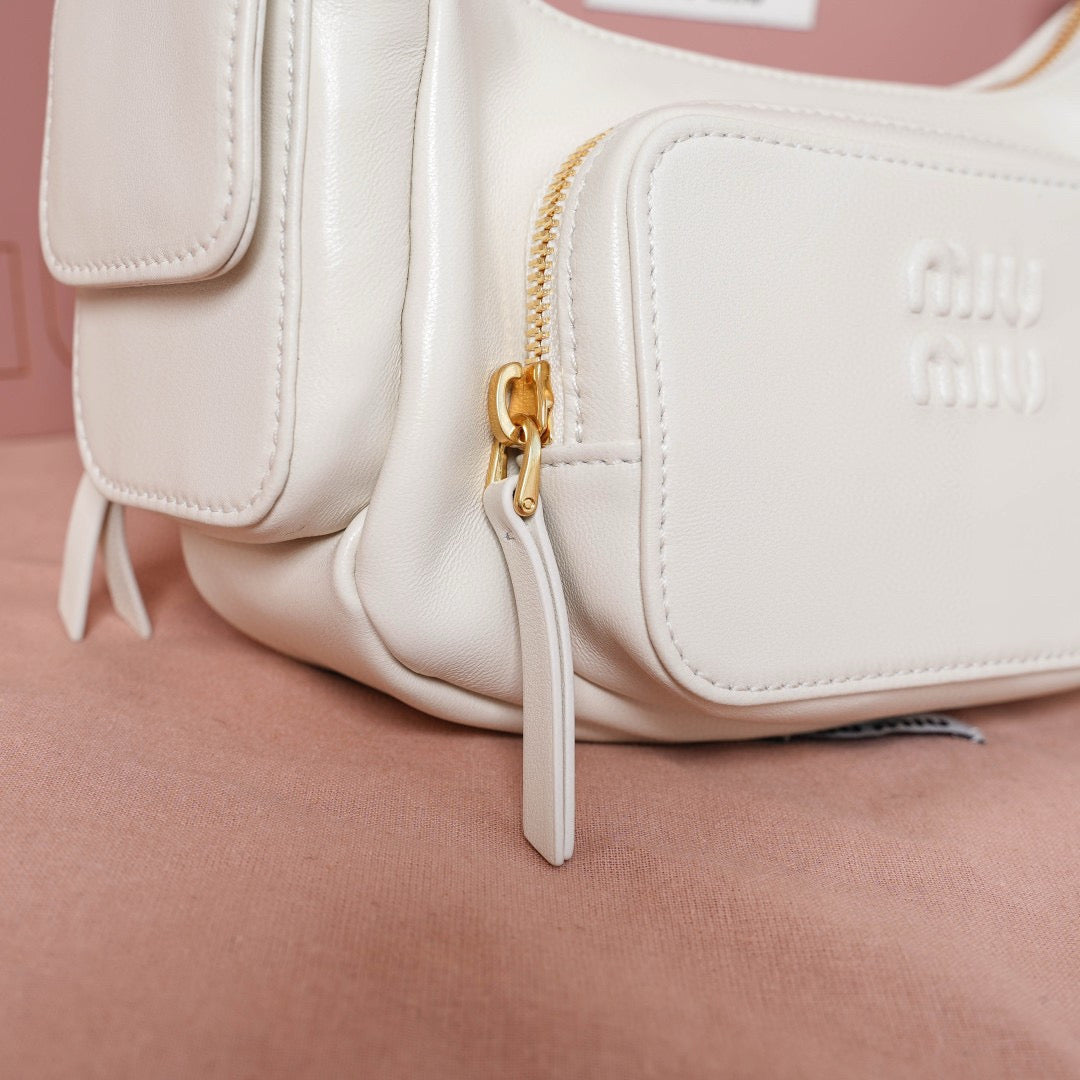 Miu Miu Handbag 21x12x6cm