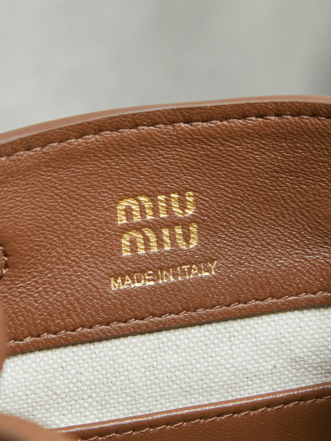 Miu Miu Bucket Bag 17x14x6cm