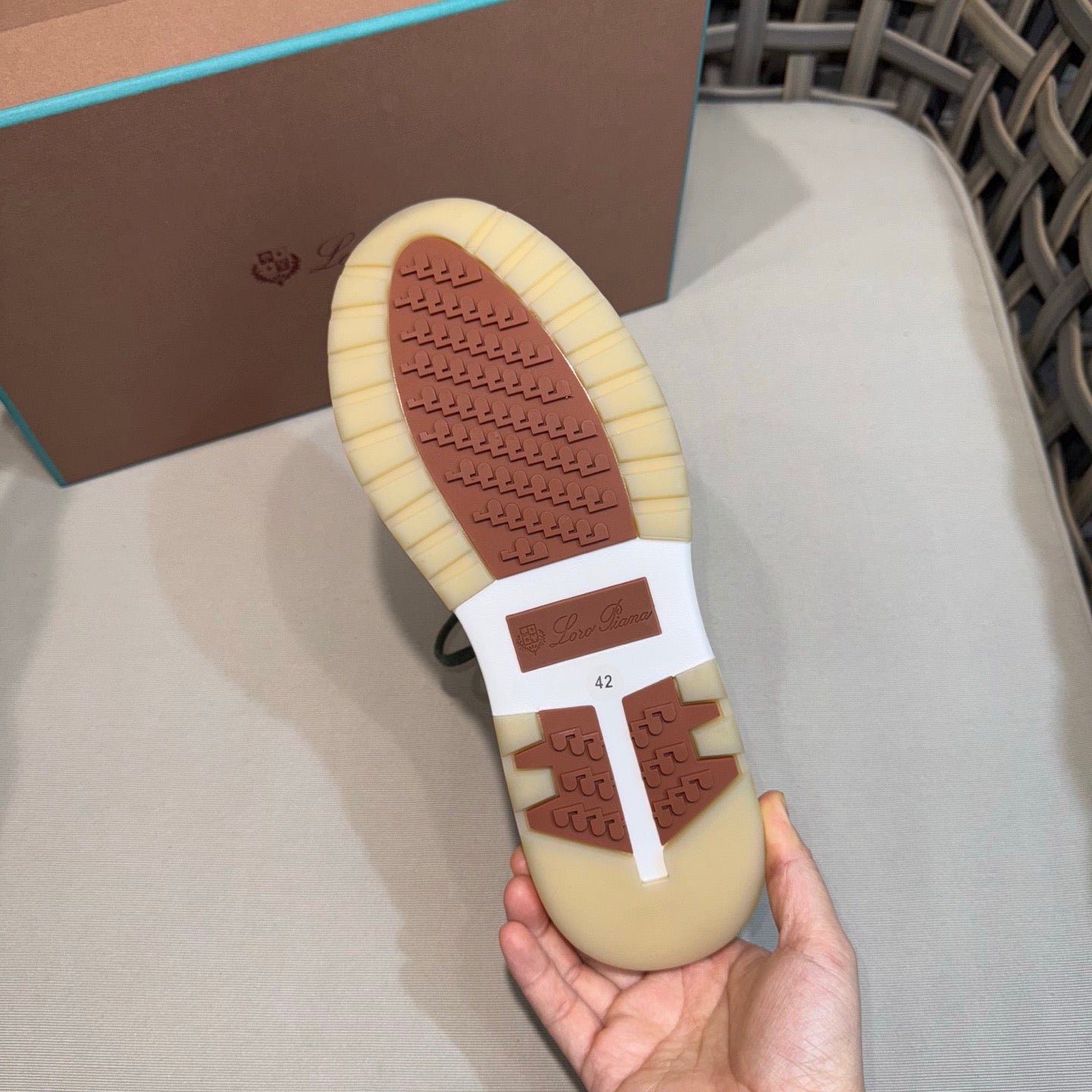 LP Sneakers