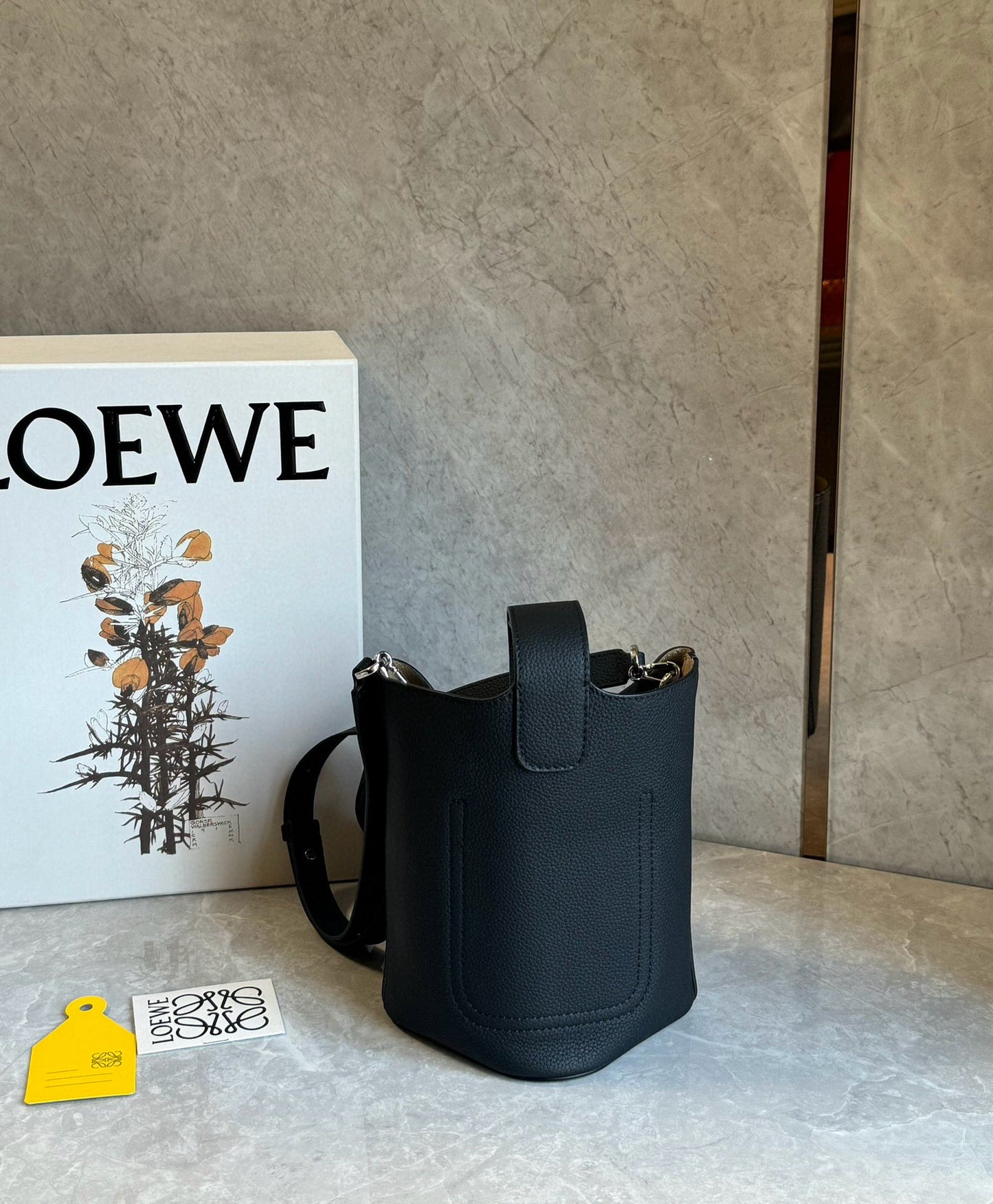 Loewe Pebble Bucket Bag(16x16x19.5cm)