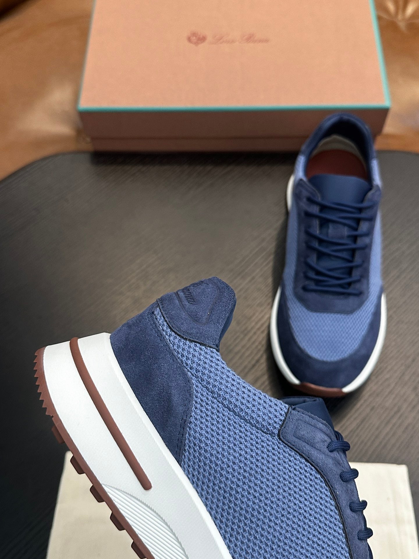 LP Sneakers