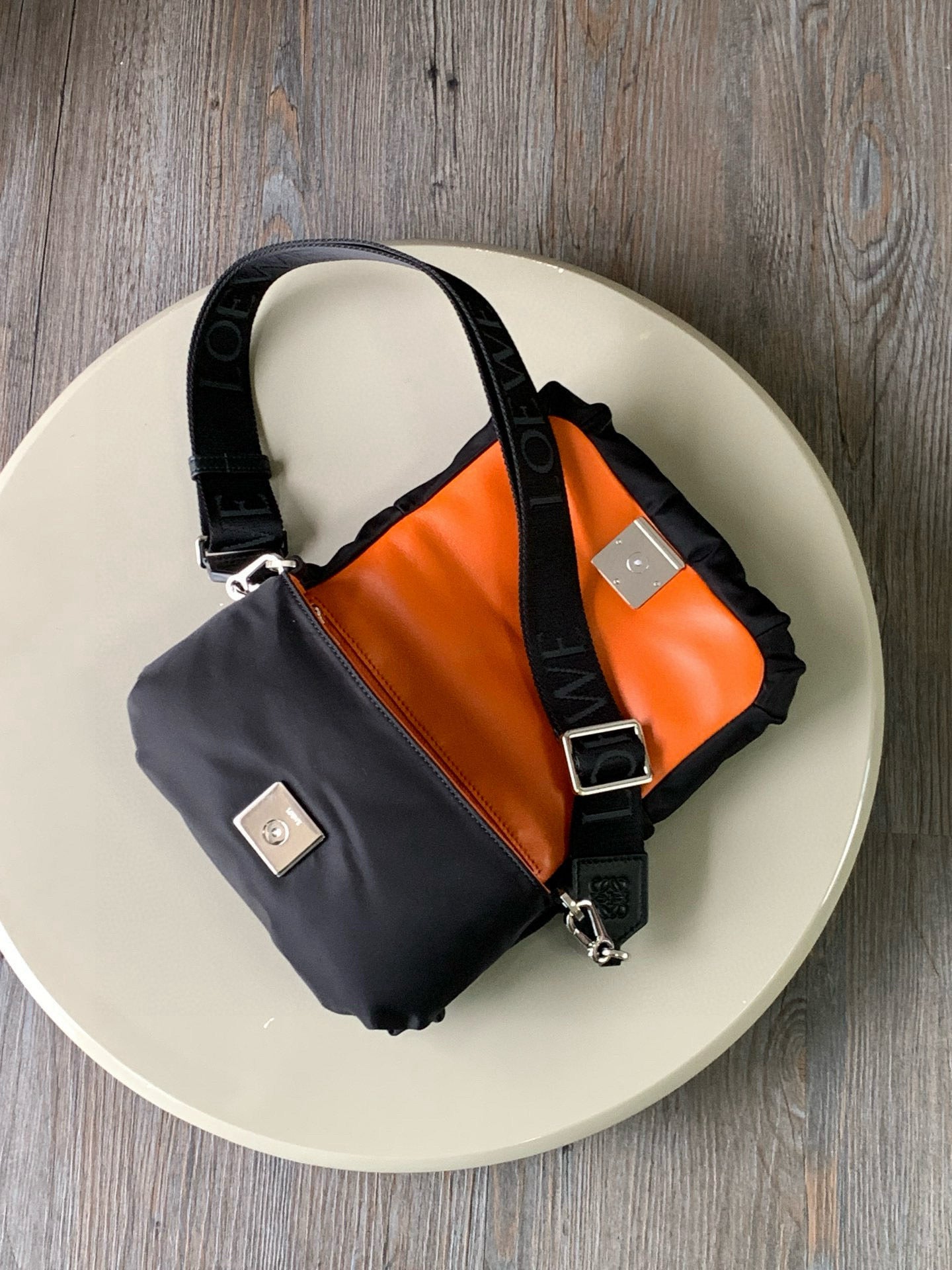 Loewe Messenger Bag 20x13x6CM
