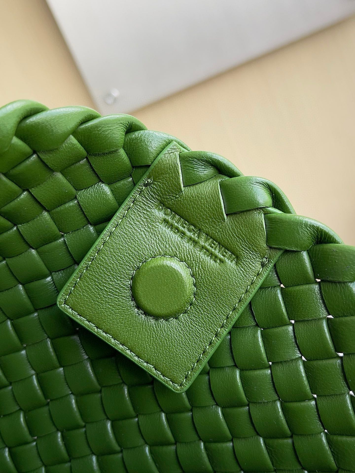BV Clicker Shoulder Bag