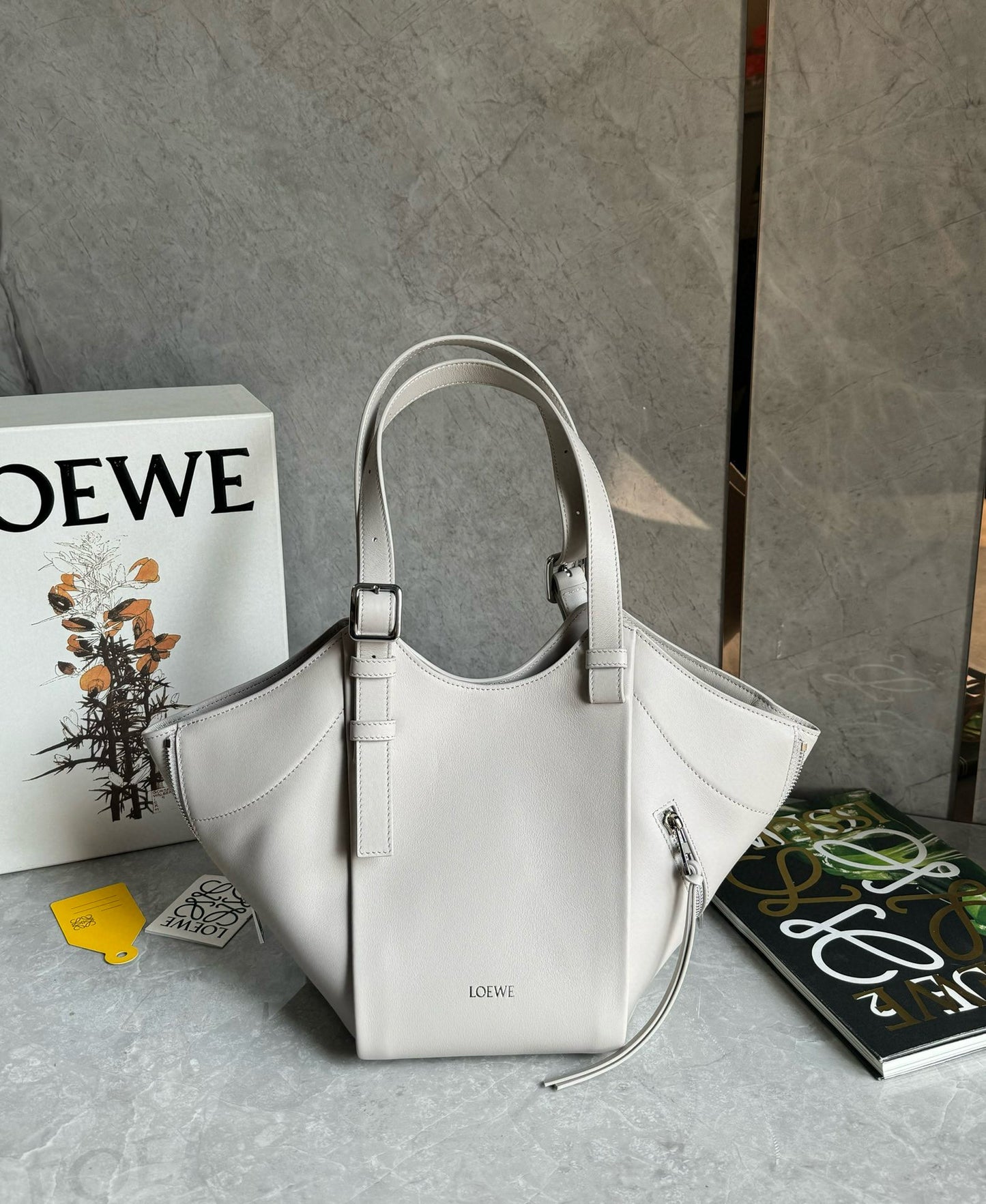 Loewe Hammock Flip Shoulder Bag(15x22.5x22cm)