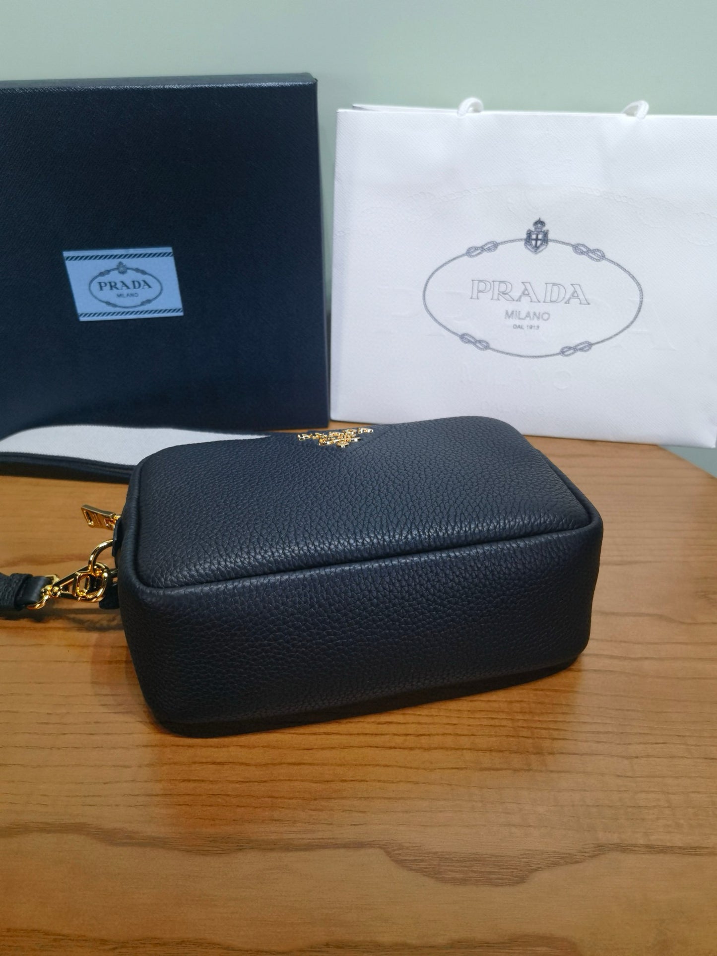 PD Small Camera Crossbody Bag 22x14x8cm