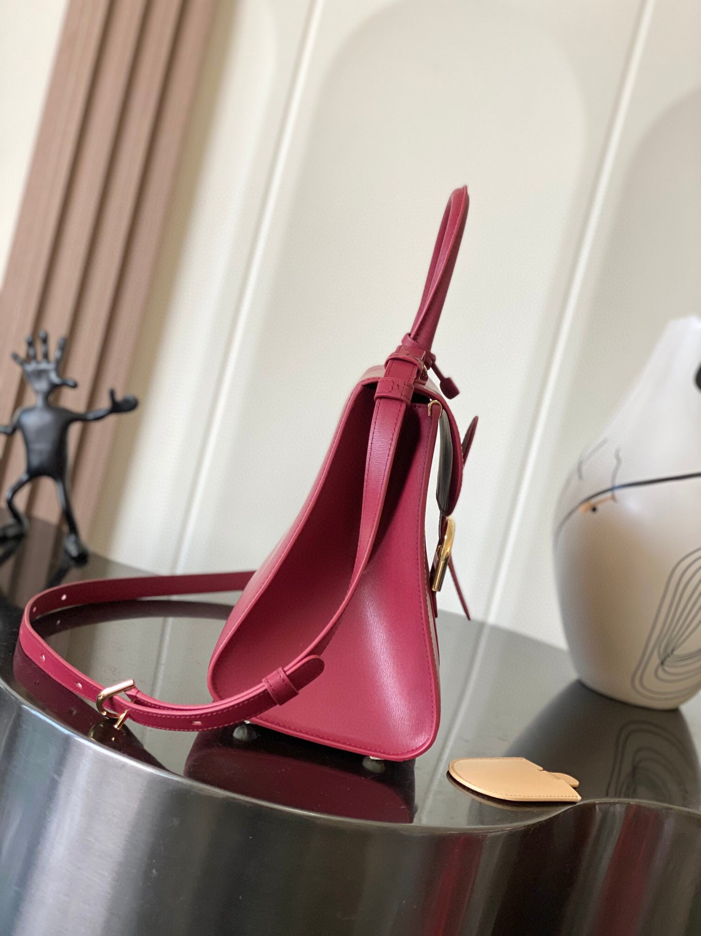 Delvaux Sling Bag (28*15*22cm)