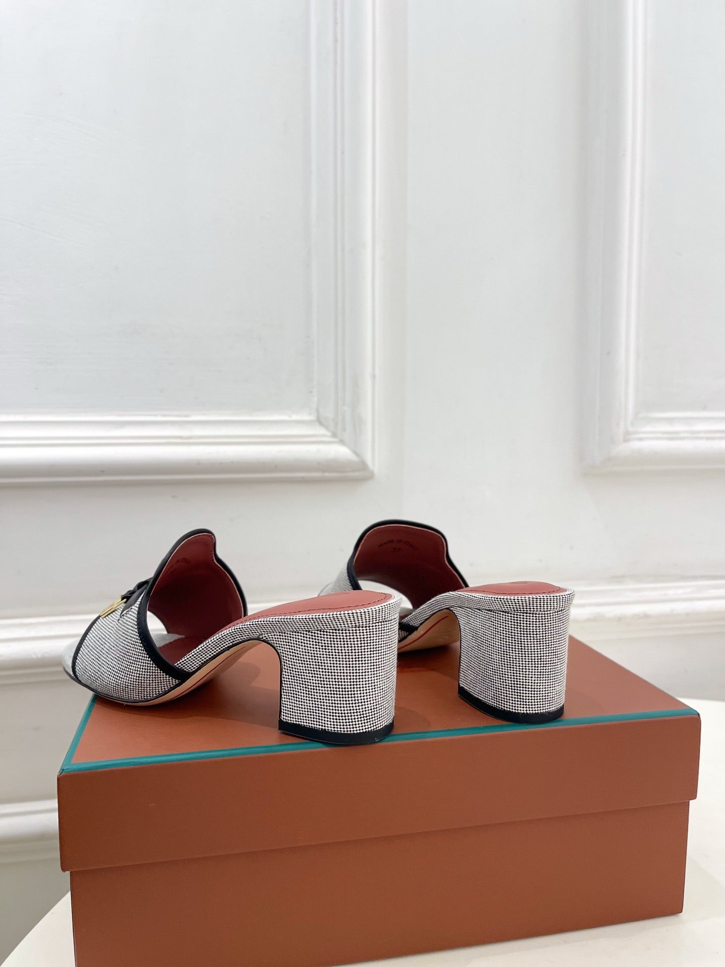 LP Sandals