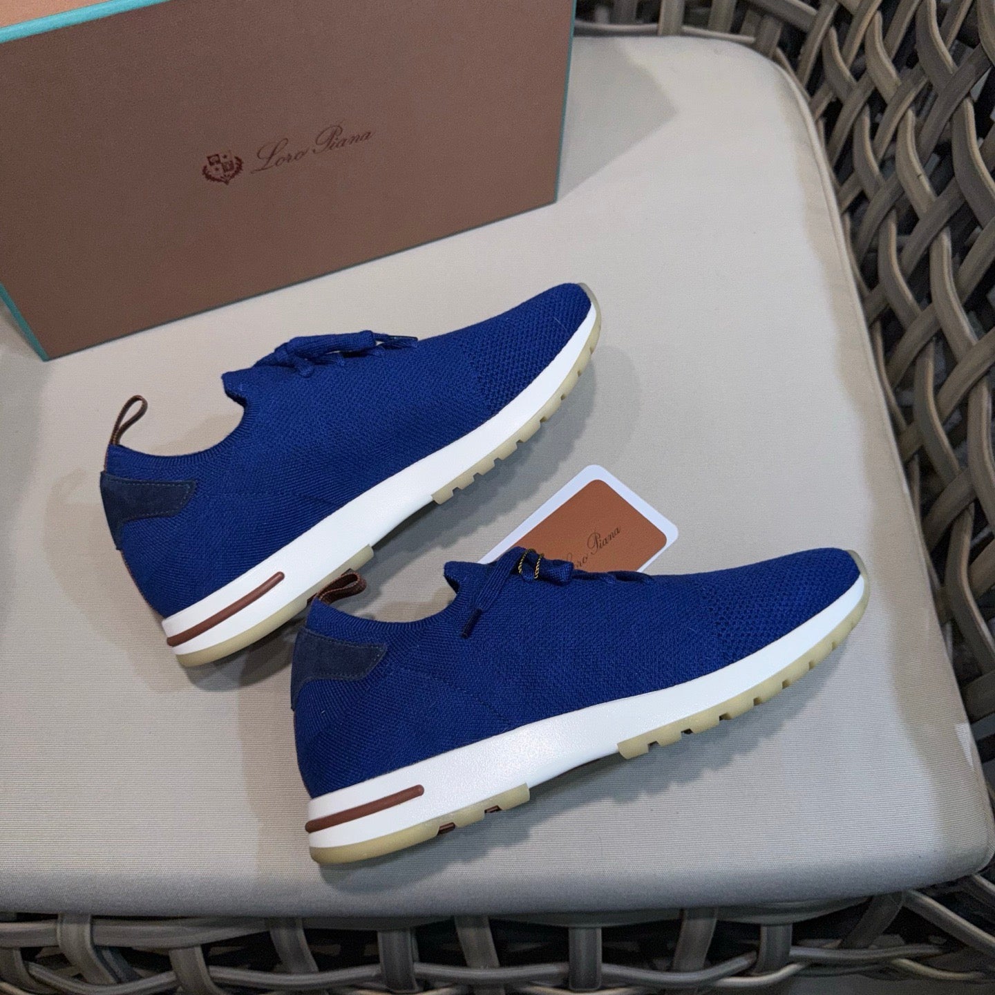 LP Sneakers
