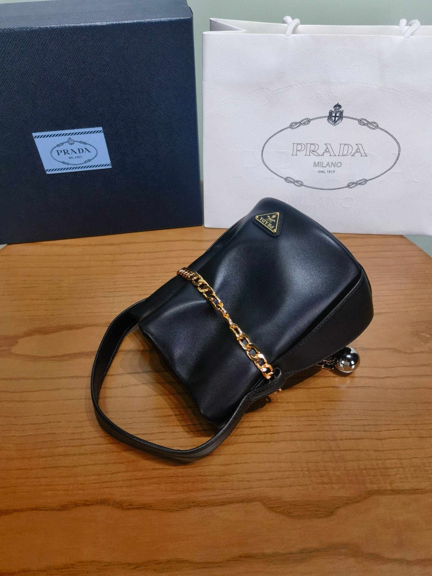 PD Petit Sac Noir Bucket Bag