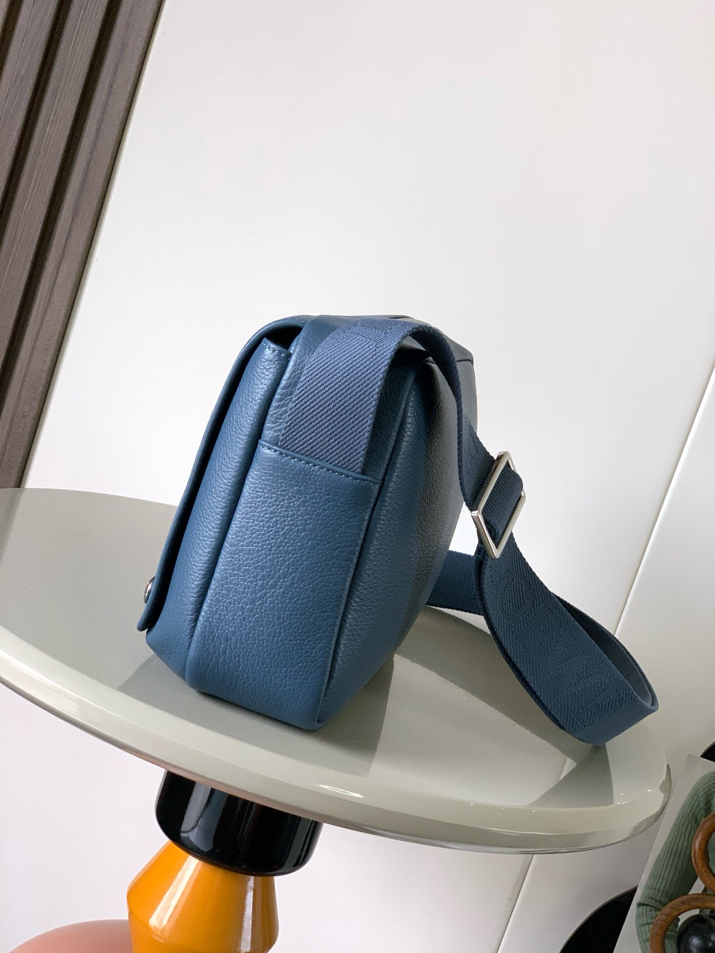 Loewe Messenger Bag 23x18x9CM