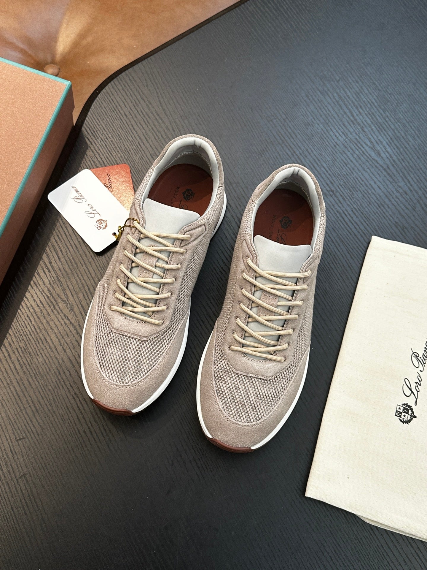 LP Sneakers