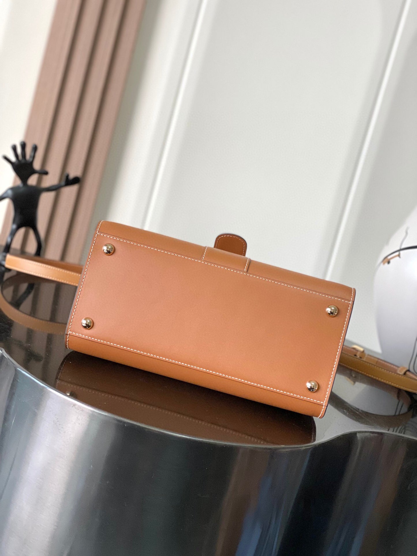 Delvaux Sling Bag (28＊15＊22cm)