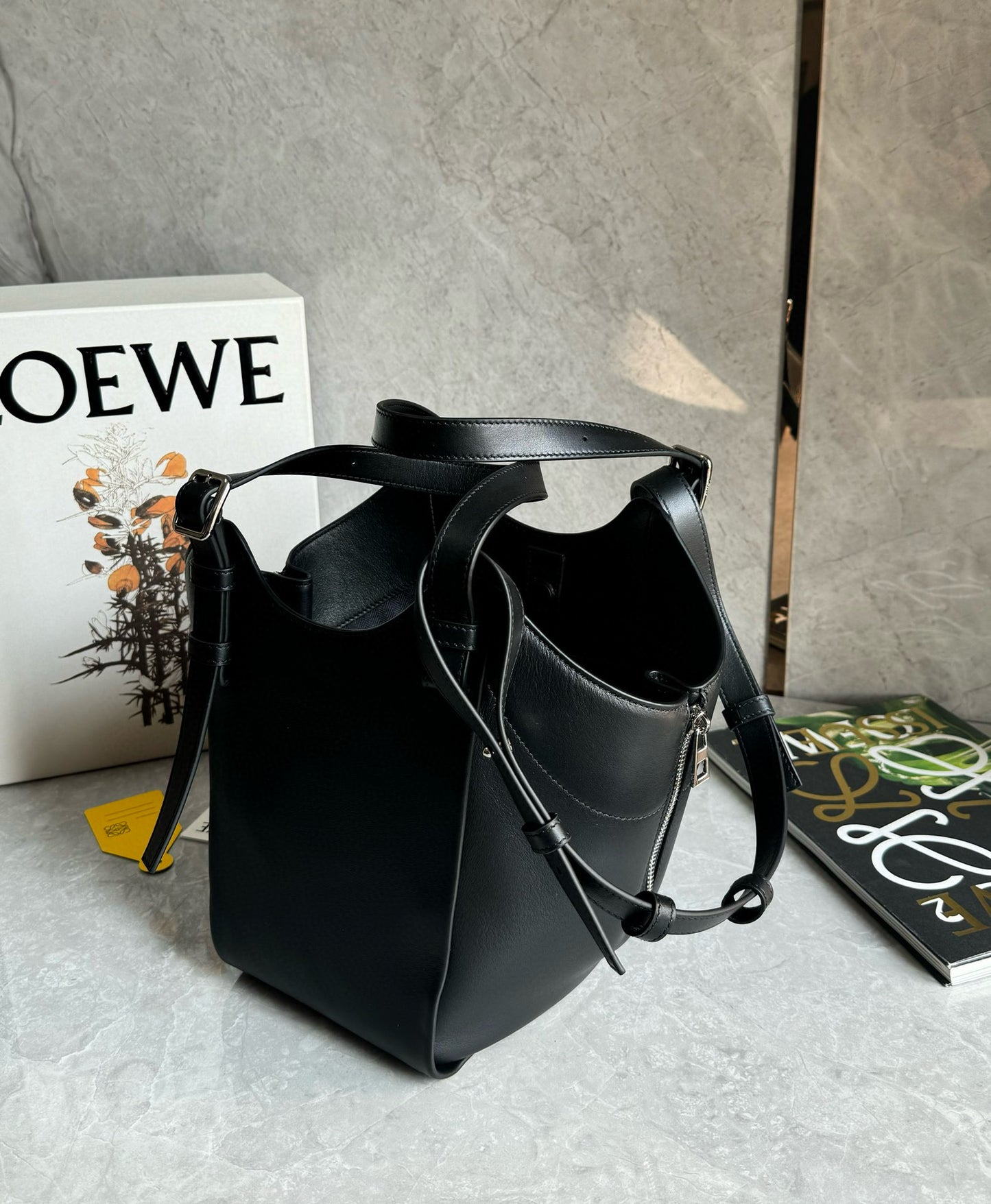 Loewe Hammock Flip Shoulder Bag(15x22.5x22cm)