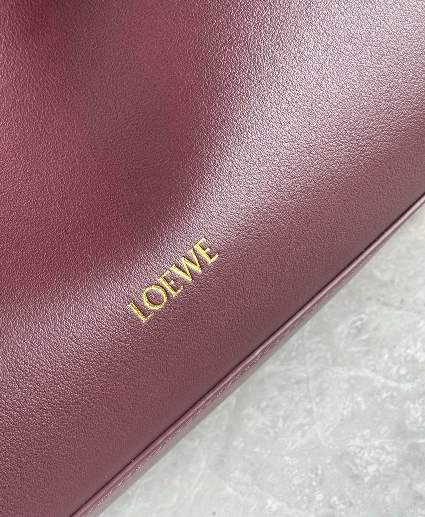 Loewe Madrid Handle Bag(23.5x10x19cm)