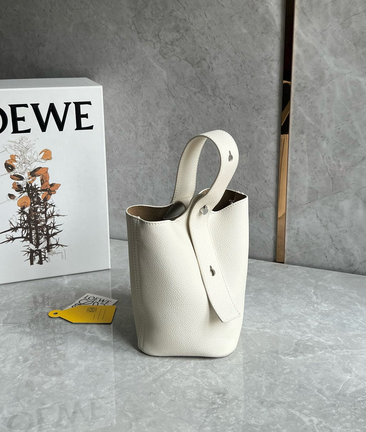 Loewe Pebble Bucket Bag(16x16x19.5cm)