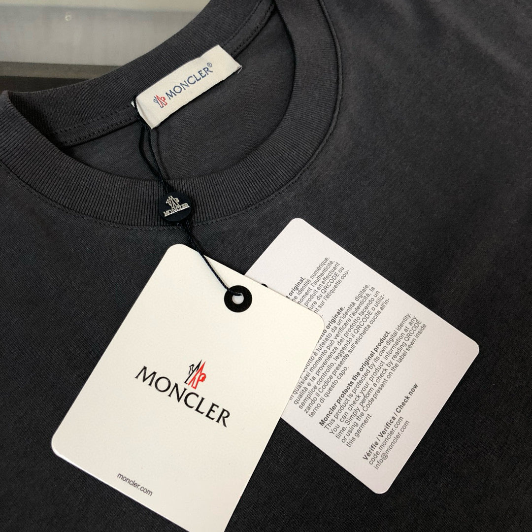 Moncler T-shirt