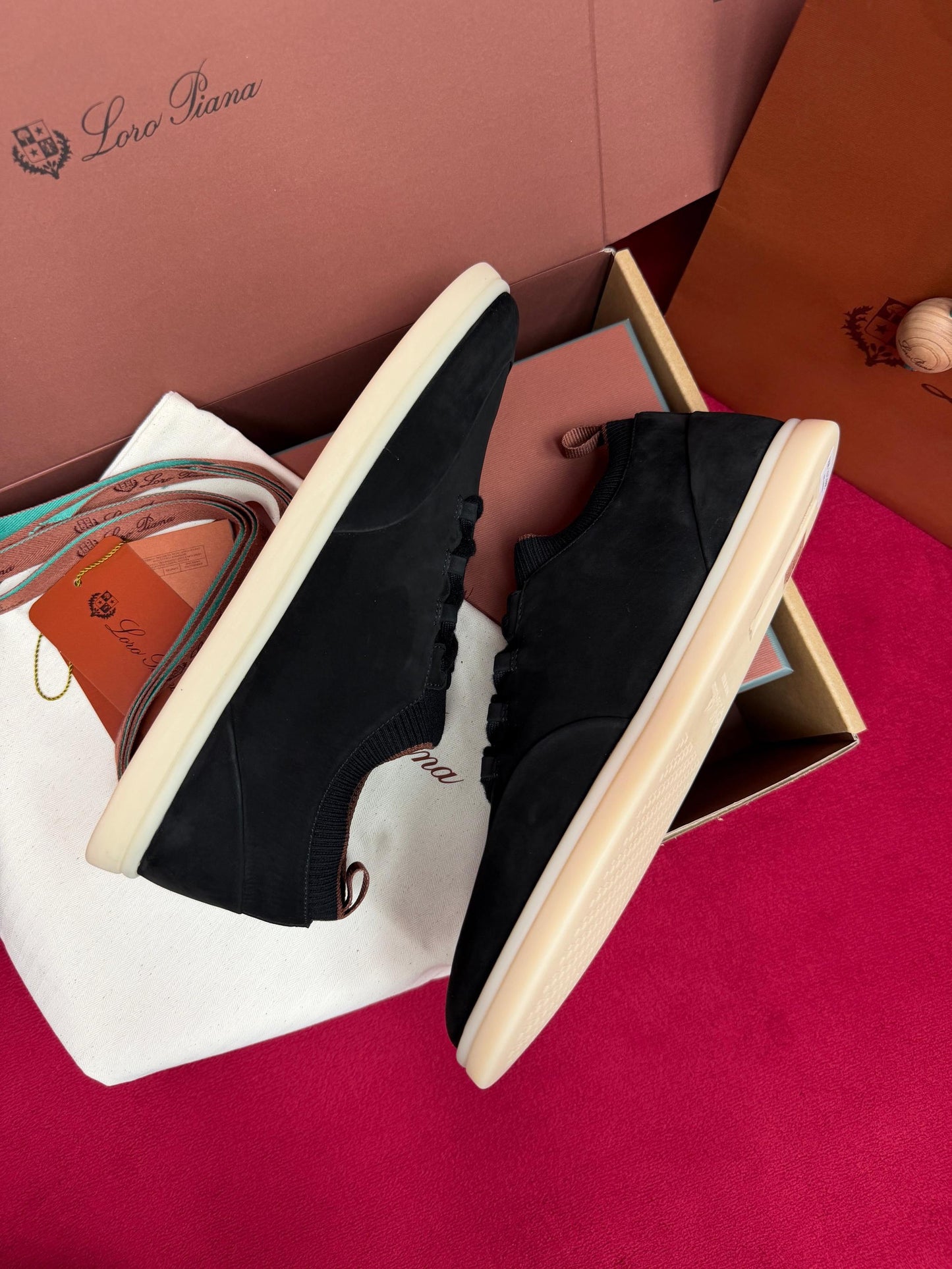LP Sneakers