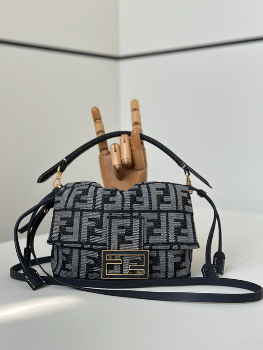 Fendi Mamma Baguette Bag