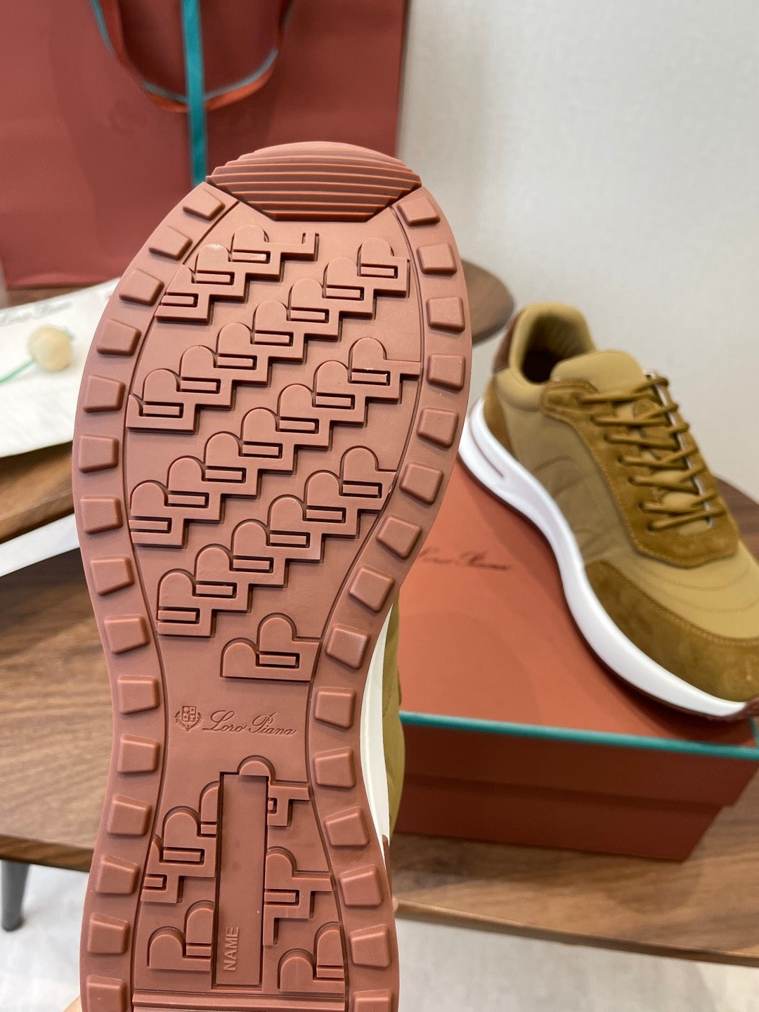 LP Sneakers