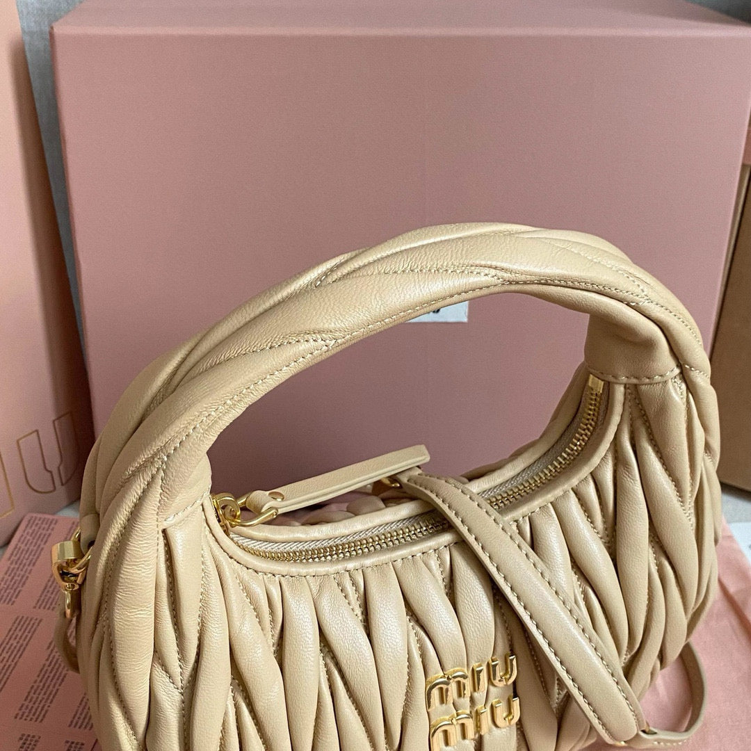 Miu Miu Wander Bag 20x23x6cm