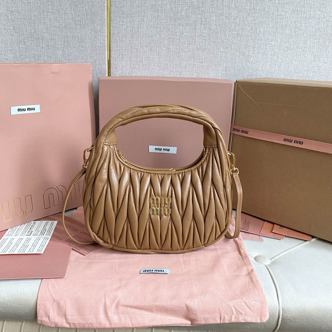 Miu Miu Wander Bag 20x23x6cm
