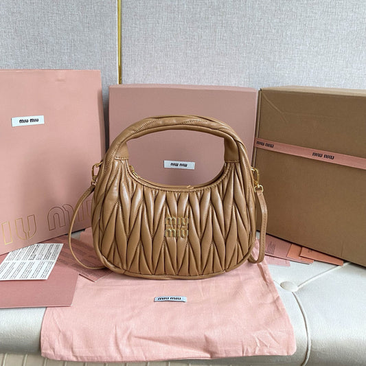 Miu Miu Wander Bag 20x23x6cm