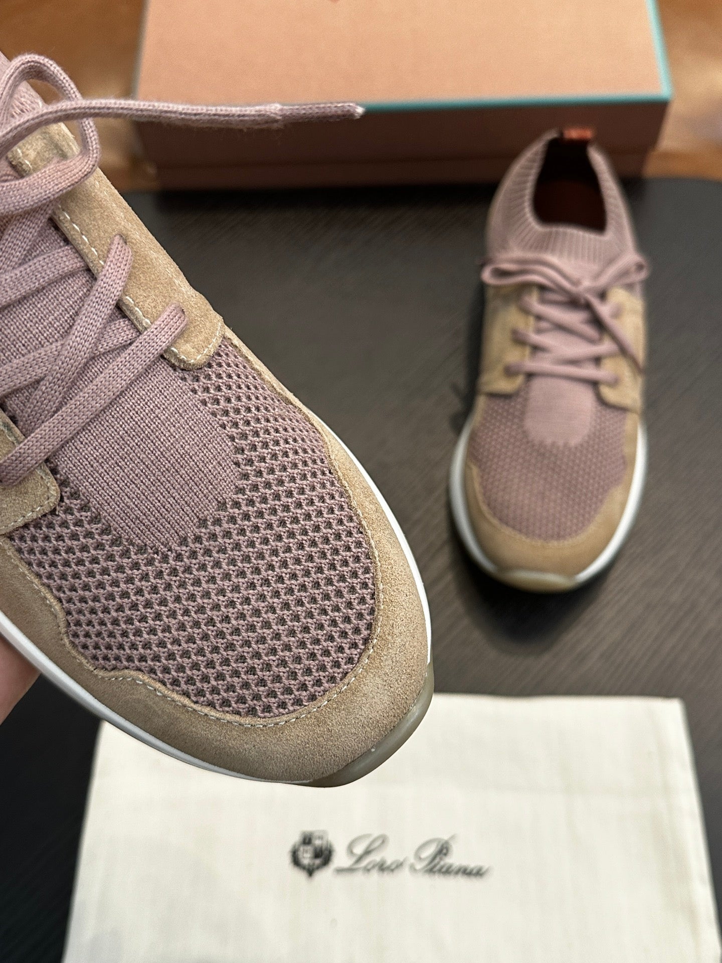 LP Sneakers