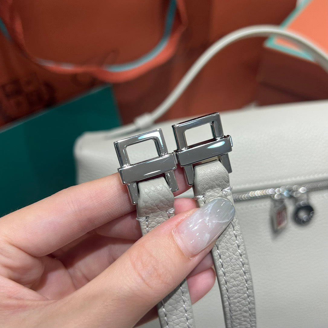 LP Extra Pocket L27 Handbag
