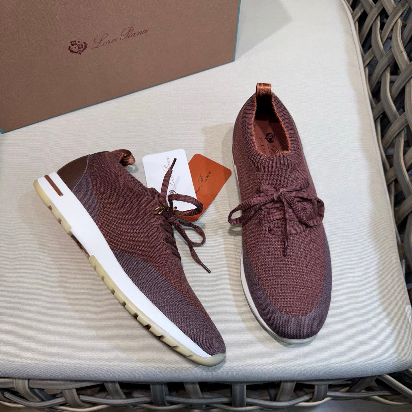 LP Sneakers