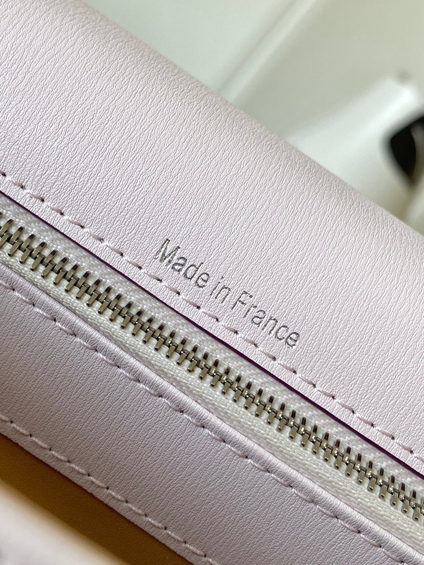 Delvaux Sling Bag (28*15*22cm)