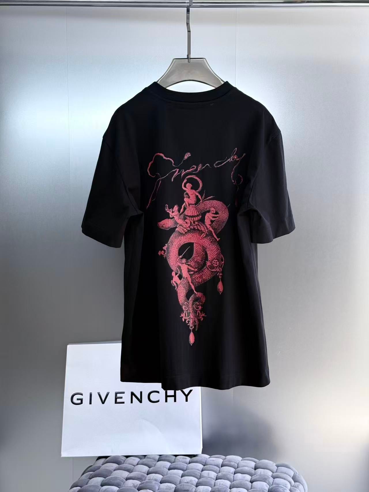 Givenchy T-Shirt
