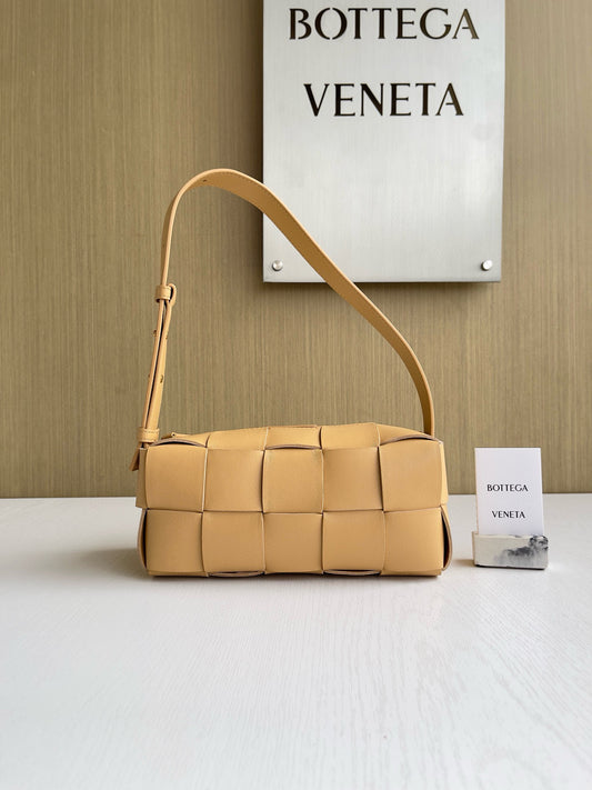 BV Intrecciato Cassette Bag