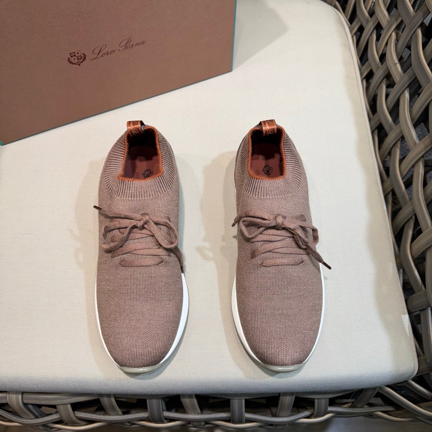 LP Sneakers