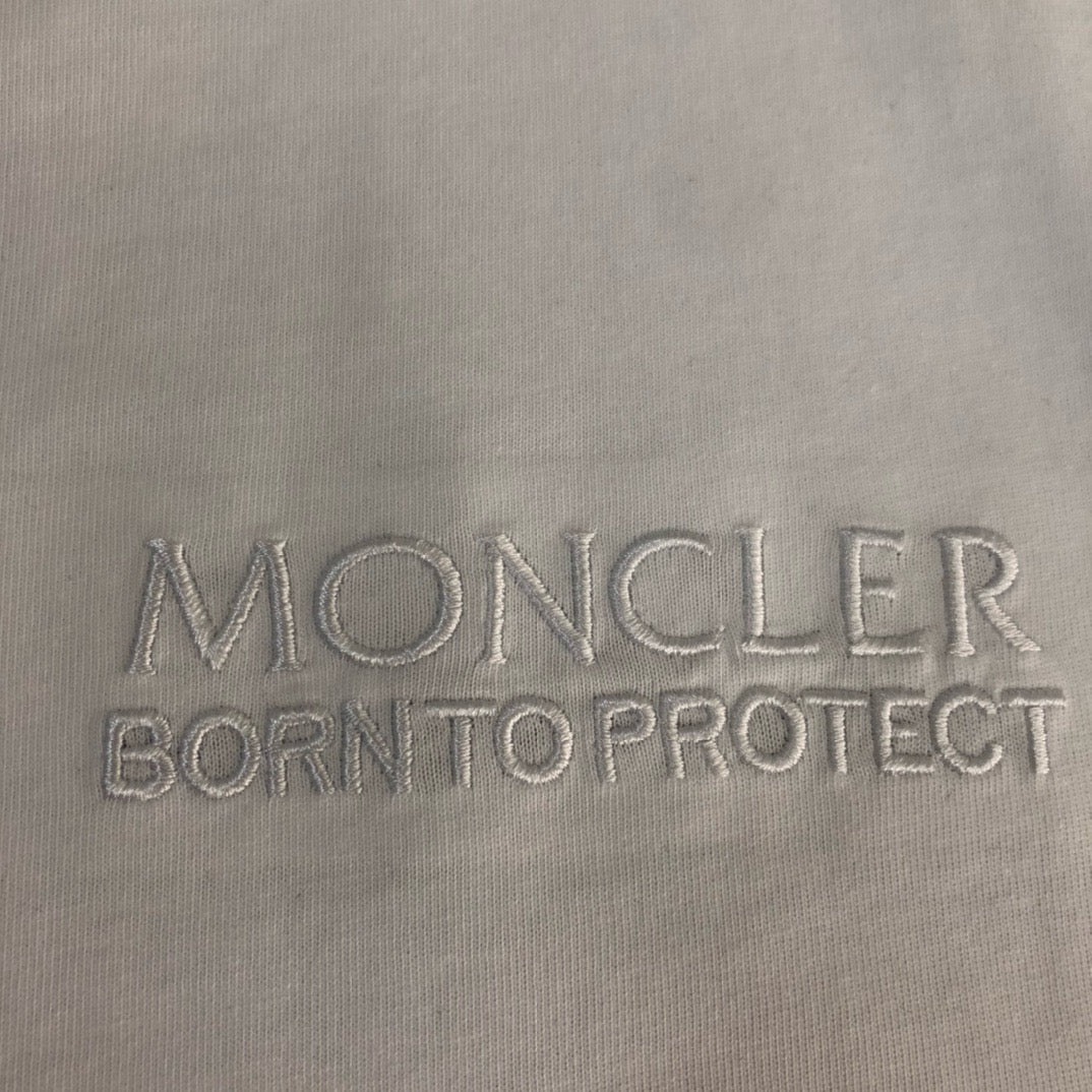 Moncler T-shirt