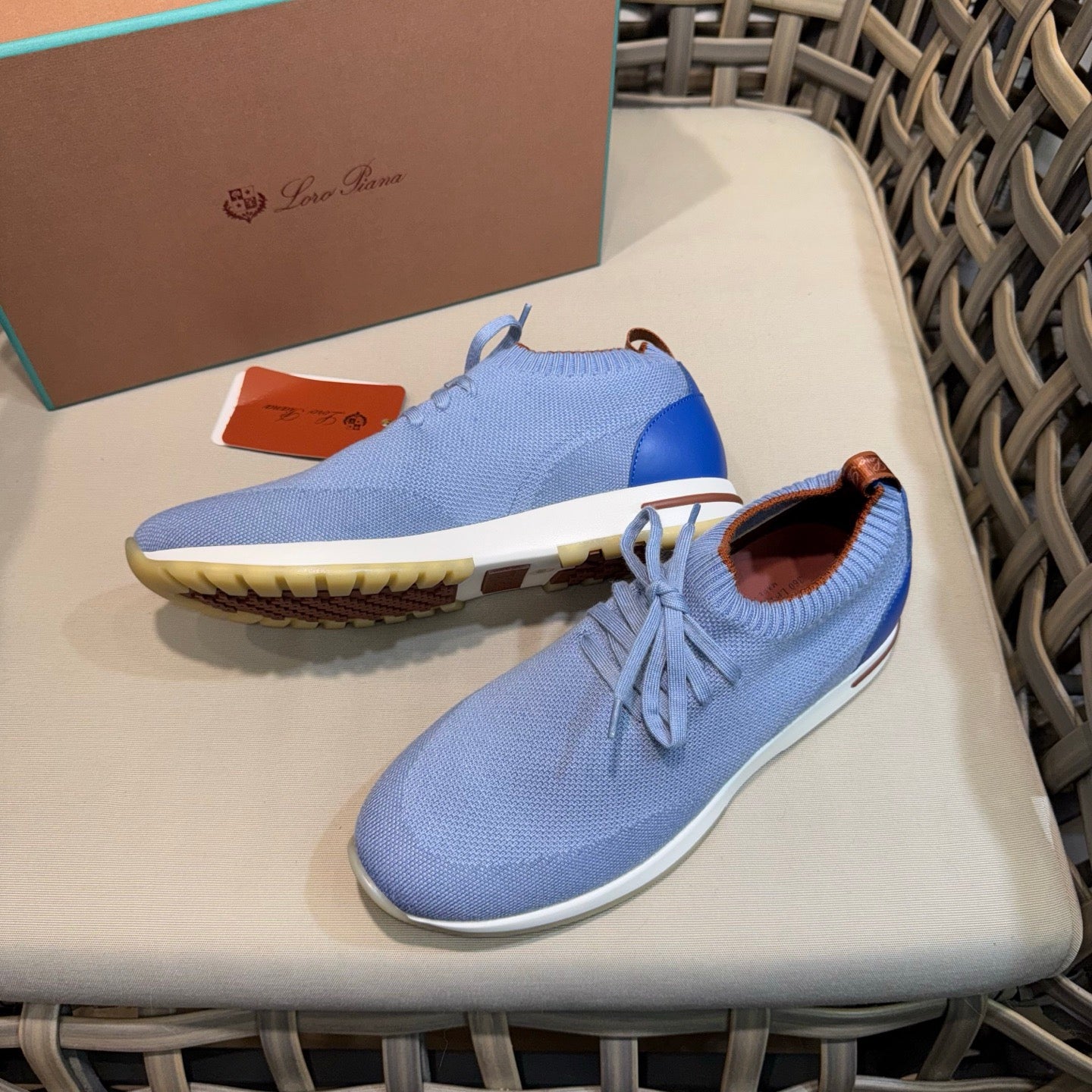 LP Sneakers